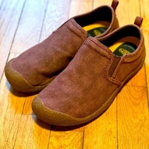 Keen Slip-On Shoes Burgundy, Women’s 9, fit closer to 8.5